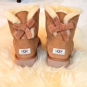 UGG boots Bailey Bow I Chestnut corduroy. Ladies womens, size 10. Brand new.